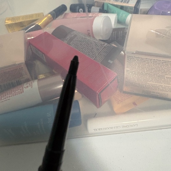 Clinique gift set - Picture 8 of 9